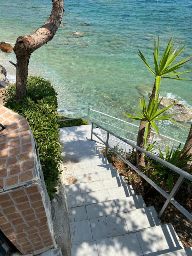Beautiful House In Front Of The Sea Apartamento Gazi Exterior foto